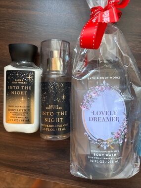 Bath & Body Works Into The Night & Lovely Dreamer Gift Set - Black, Purple